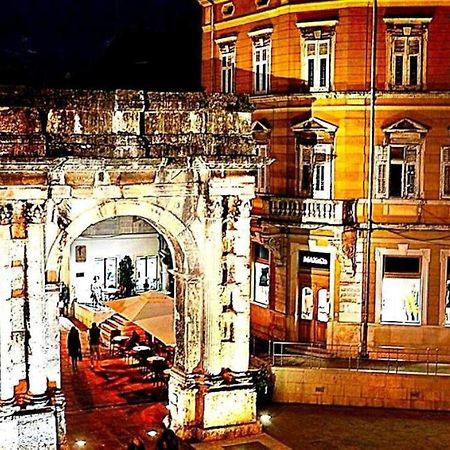 Apartmani Delas Pjescana Uvala Luaran gambar