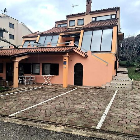 Apartmani Delas Pjescana Uvala Luaran gambar