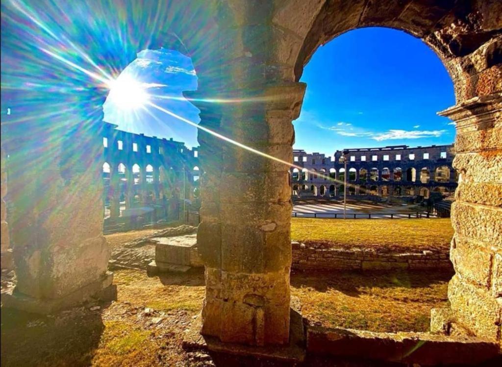 Apartmani Delas Pjescana Uvala Luaran gambar