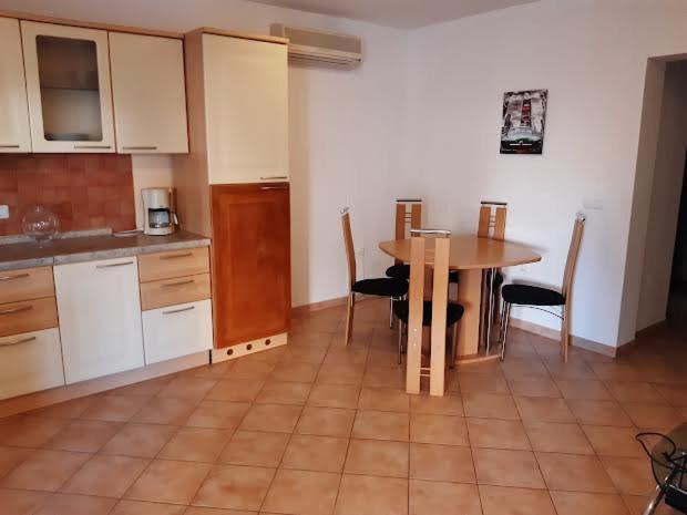 Apartmani Delas Pjescana Uvala Luaran gambar