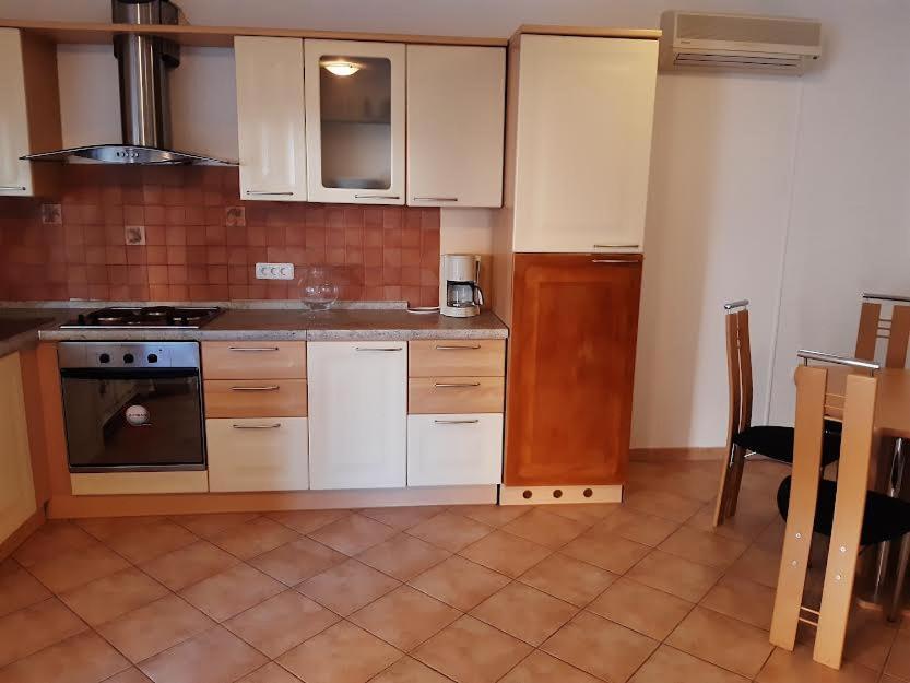 Apartmani Delas Pjescana Uvala Luaran gambar