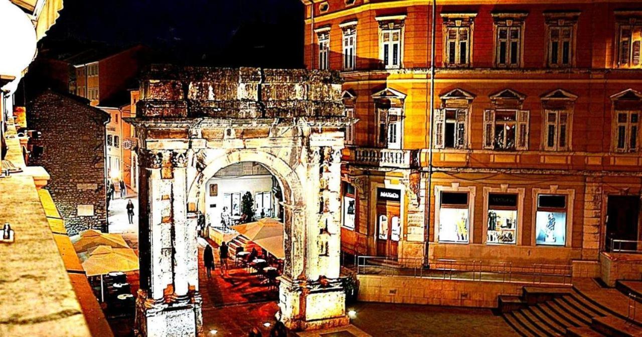 Apartmani Delas Pjescana Uvala Luaran gambar