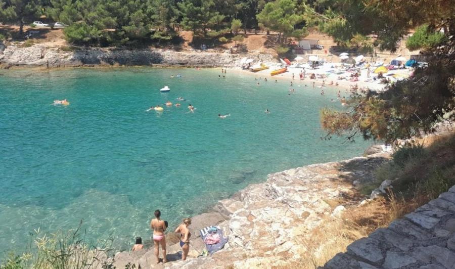 Apartmani Delas Pjescana Uvala Luaran gambar