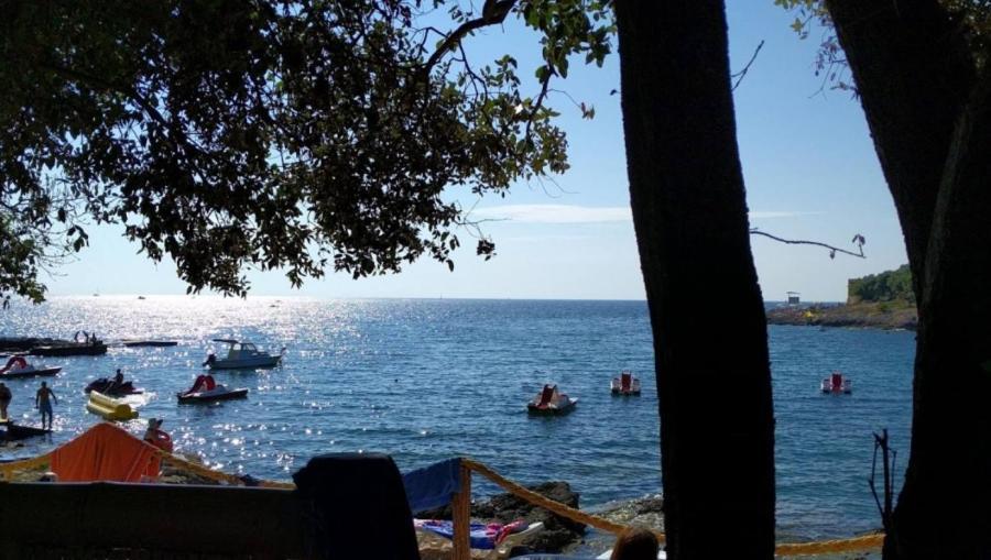 Apartmani Delas Pjescana Uvala Luaran gambar