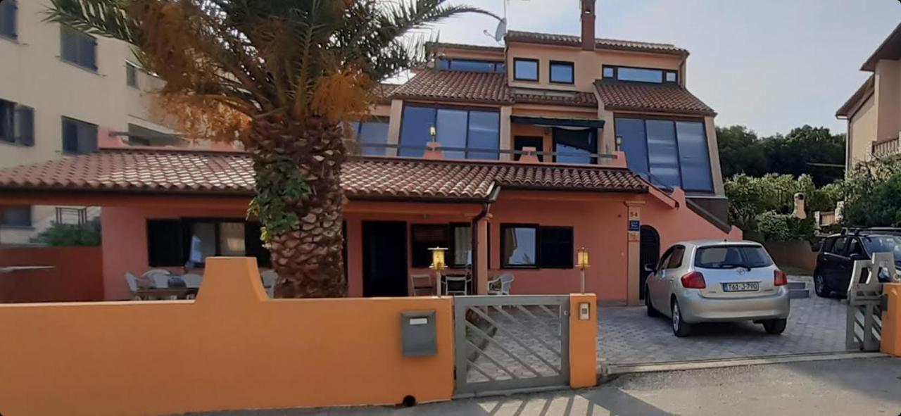 Apartmani Delas Pjescana Uvala Luaran gambar