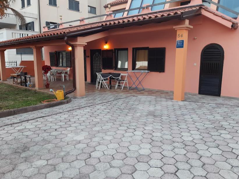 Apartmani Delas Pjescana Uvala Luaran gambar