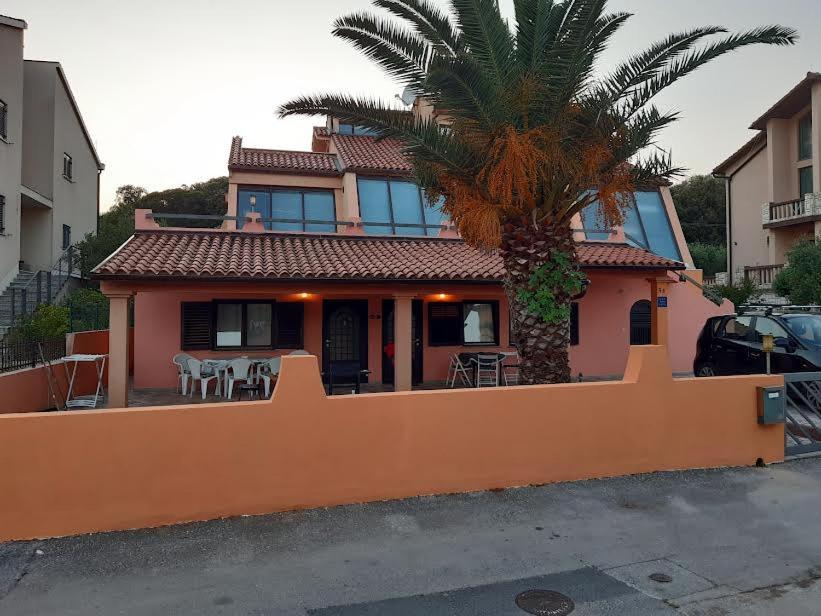 Apartmani Delas Pjescana Uvala Luaran gambar