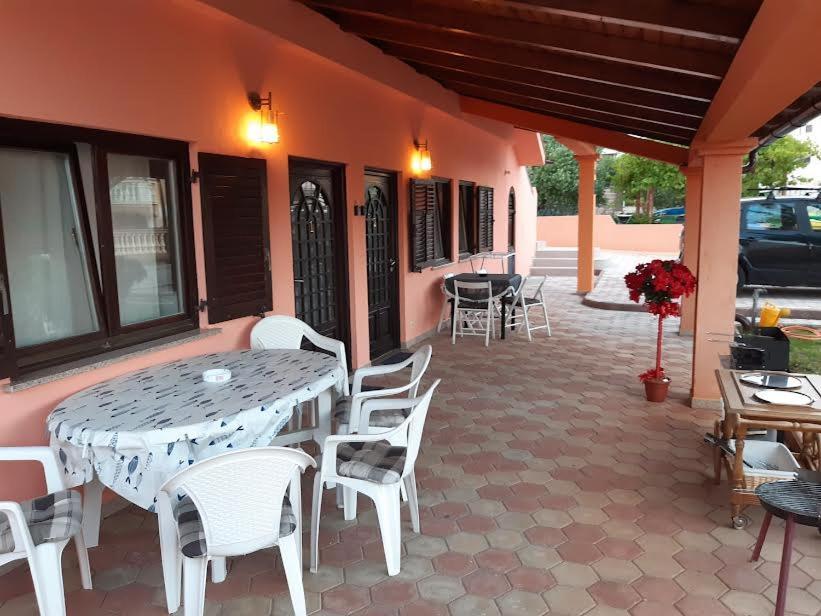 Apartmani Delas Pjescana Uvala Luaran gambar