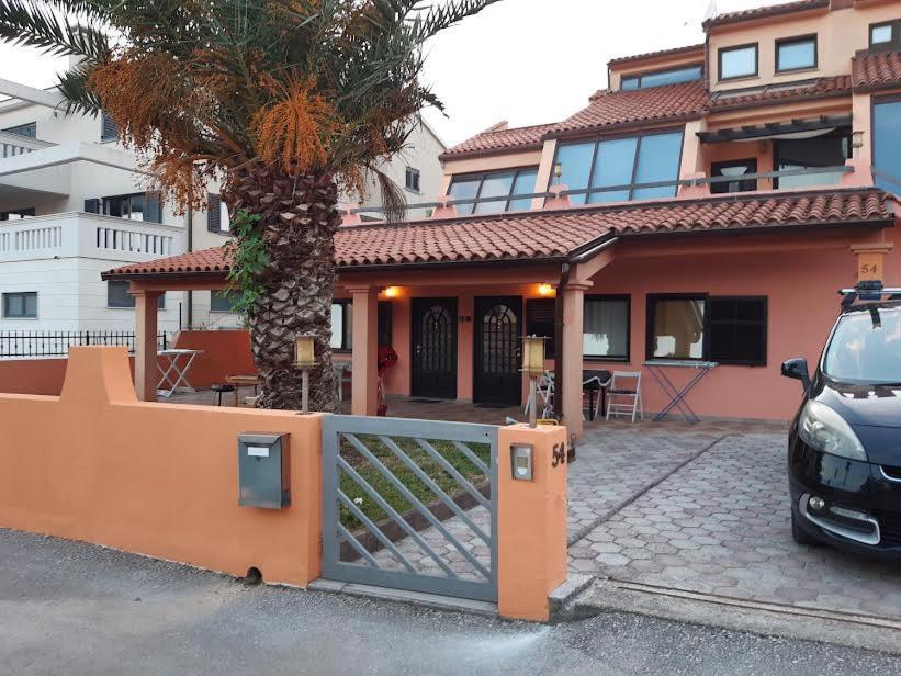 Apartmani Delas Pjescana Uvala Luaran gambar