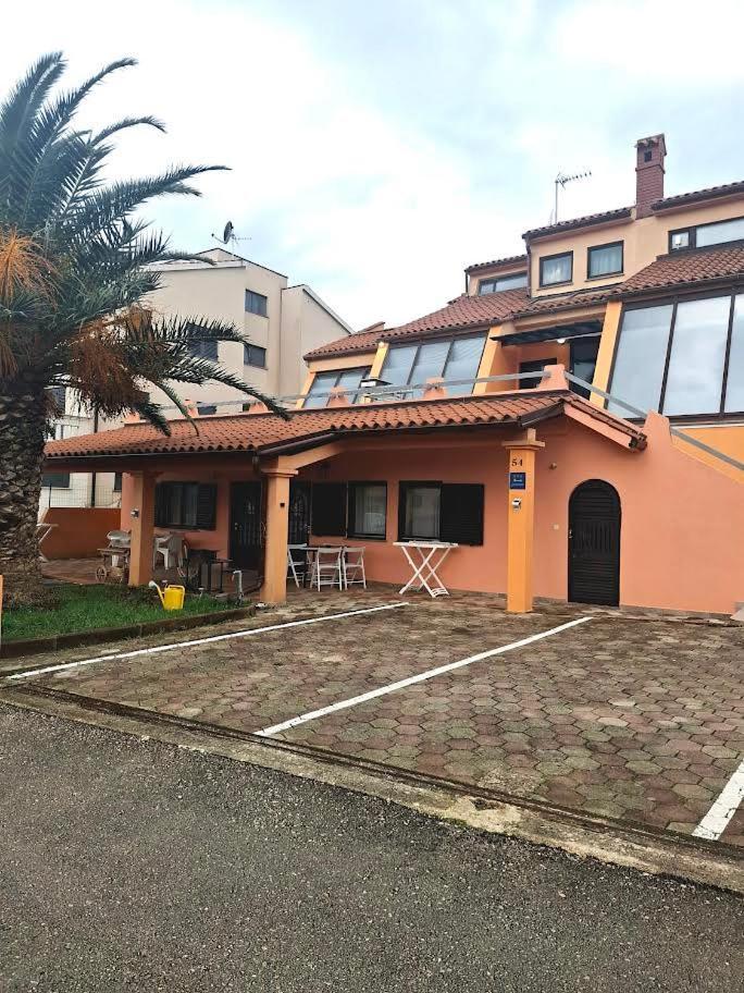 Apartmani Delas Pjescana Uvala Luaran gambar
